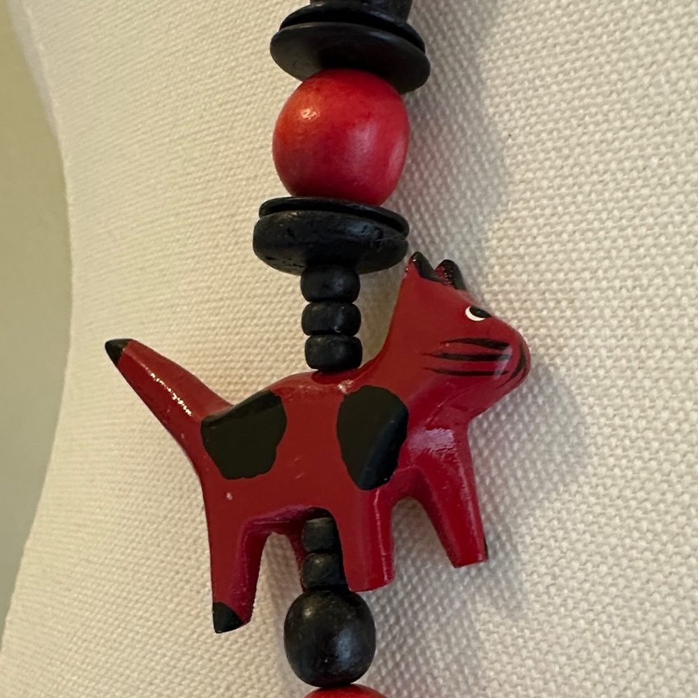 Red and Black Cat Bead Necklace - Picture 2 of 5